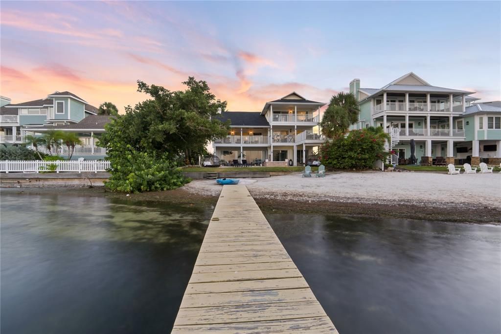 For Sale: $3,100,000 (5 beds, 4 baths, 4096 Square Feet)