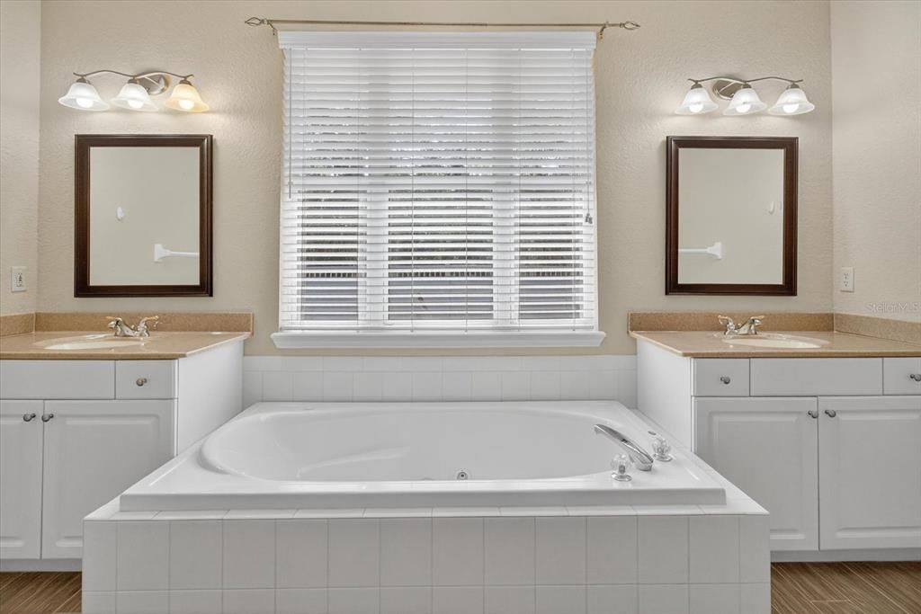 For Sale: $390,000 (3 beds, 2 baths, 2108 Square Feet)