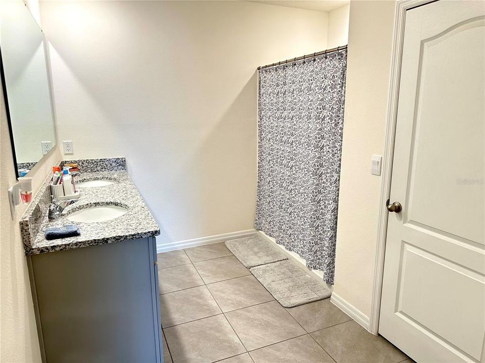 For Rent: $2,575 (3 beds, 2 baths, 1701 Square Feet)