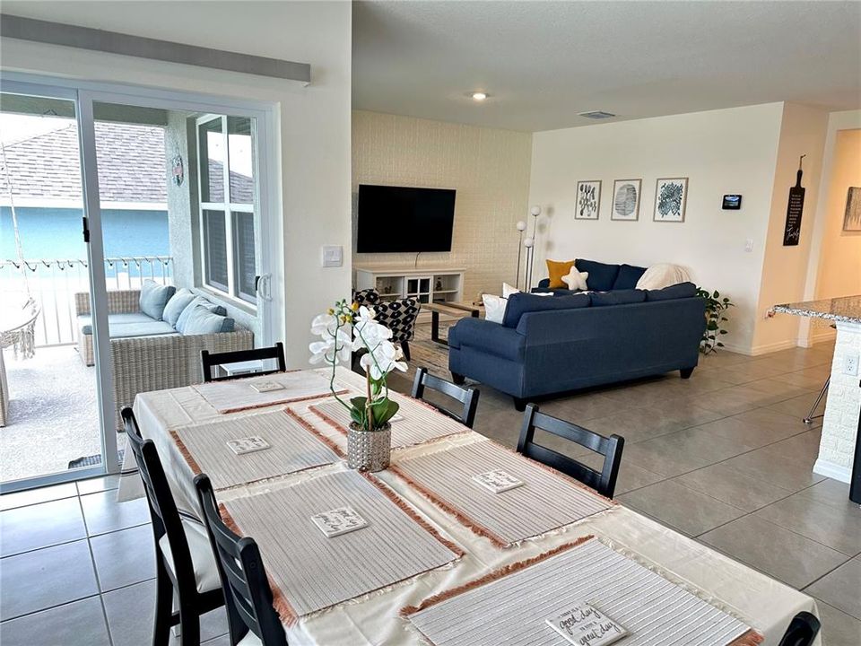 For Rent: $2,575 (3 beds, 2 baths, 1701 Square Feet)