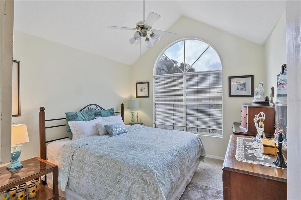 合同活跃: $309,000 (3 贝兹, 2 浴室, 1452 平方英尺)