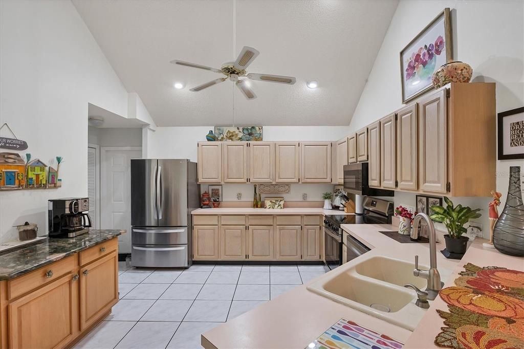 合同活跃: $309,000 (3 贝兹, 2 浴室, 1452 平方英尺)