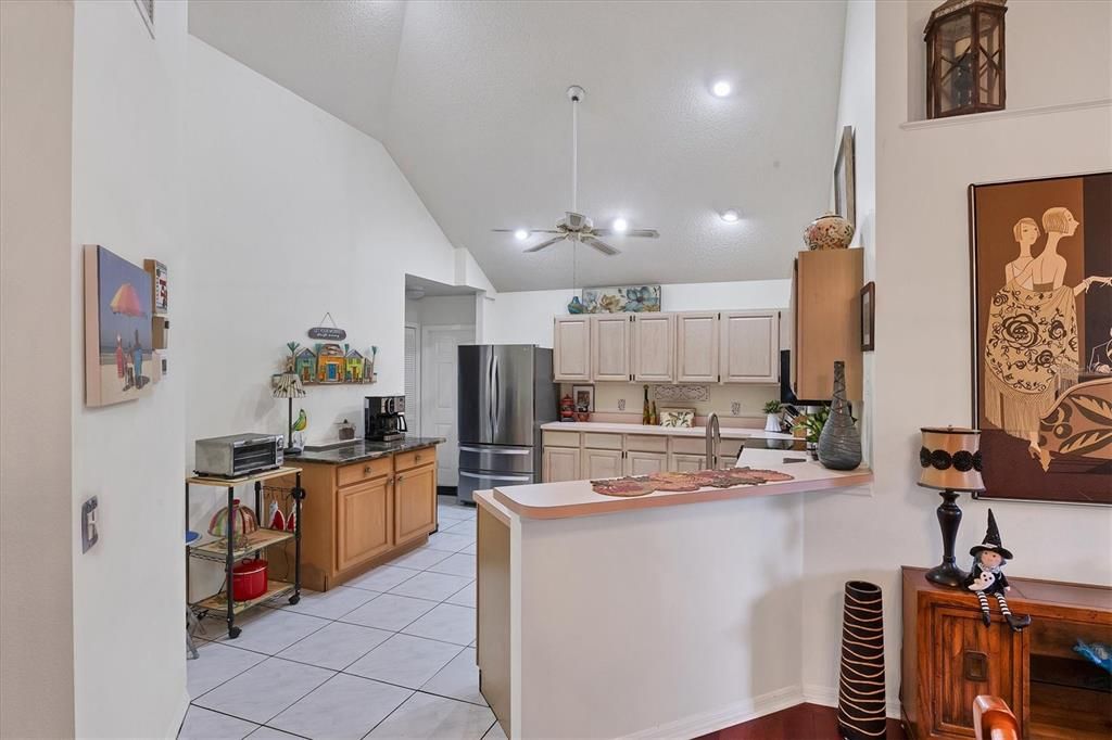 合同活跃: $309,000 (3 贝兹, 2 浴室, 1452 平方英尺)