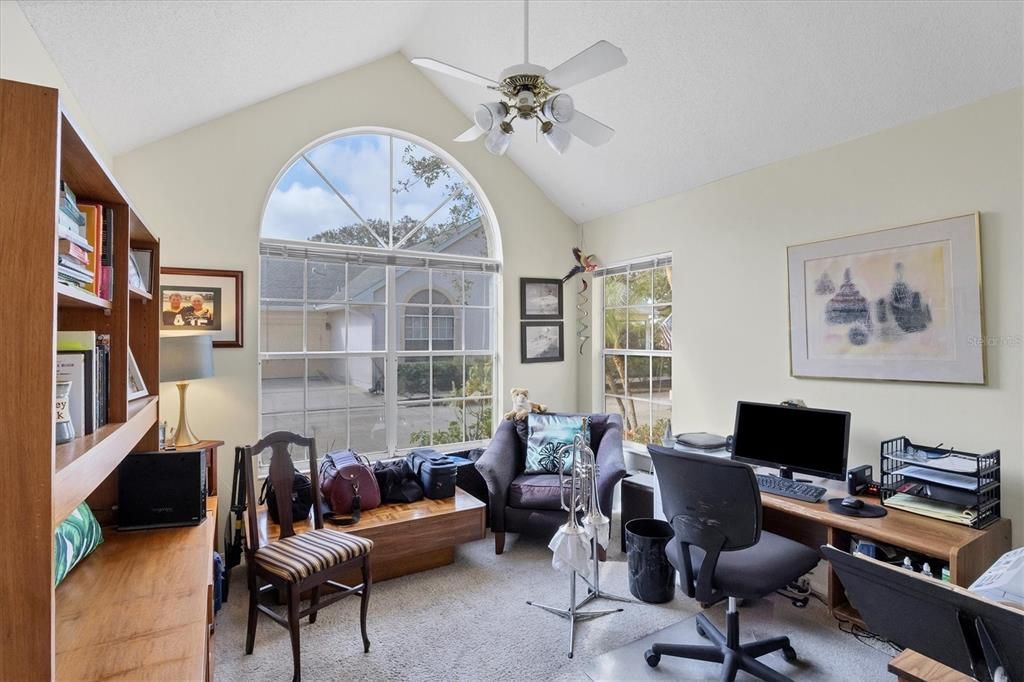 合同活跃: $309,000 (3 贝兹, 2 浴室, 1452 平方英尺)