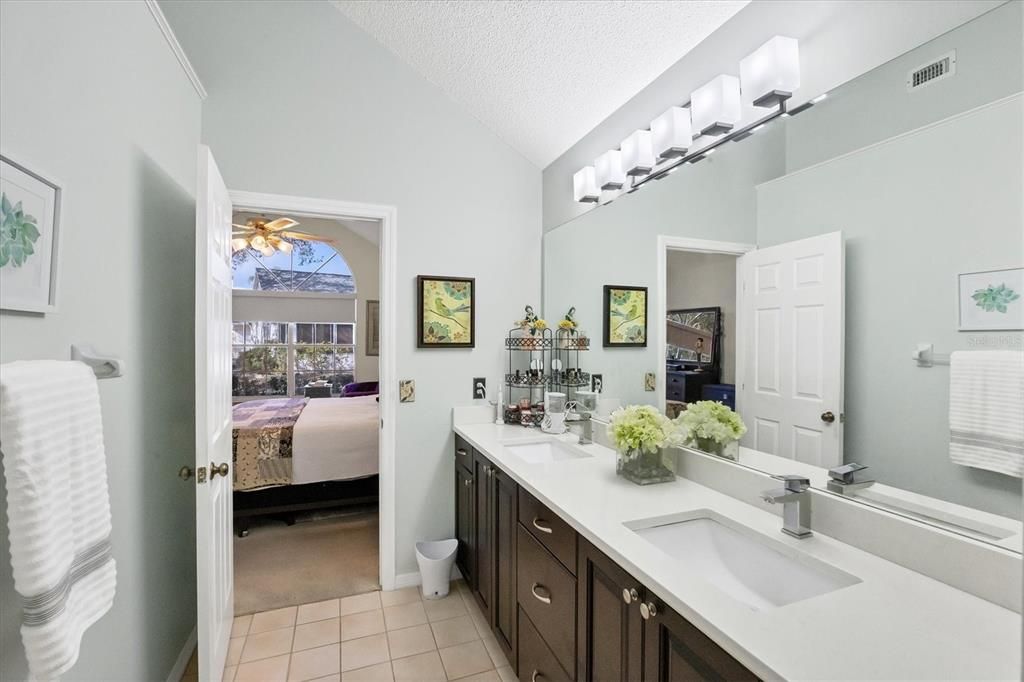 合同活跃: $309,000 (3 贝兹, 2 浴室, 1452 平方英尺)