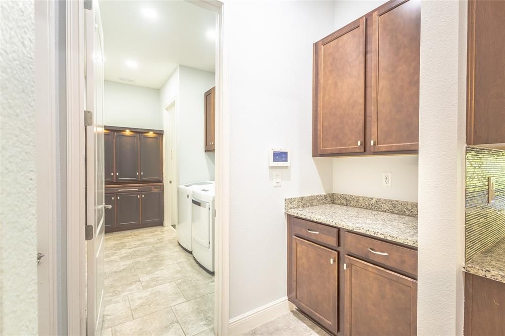 For Sale: $425,000 (3 beds, 2 baths, 1863 Square Feet)