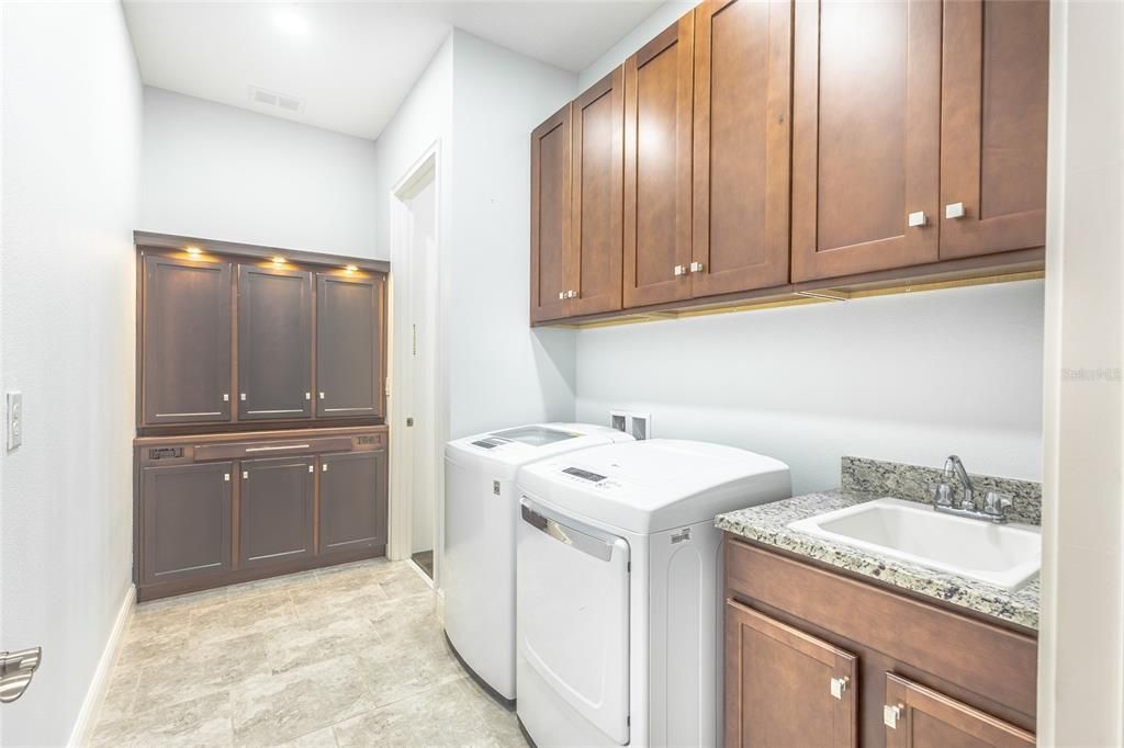 For Sale: $425,000 (3 beds, 2 baths, 1863 Square Feet)