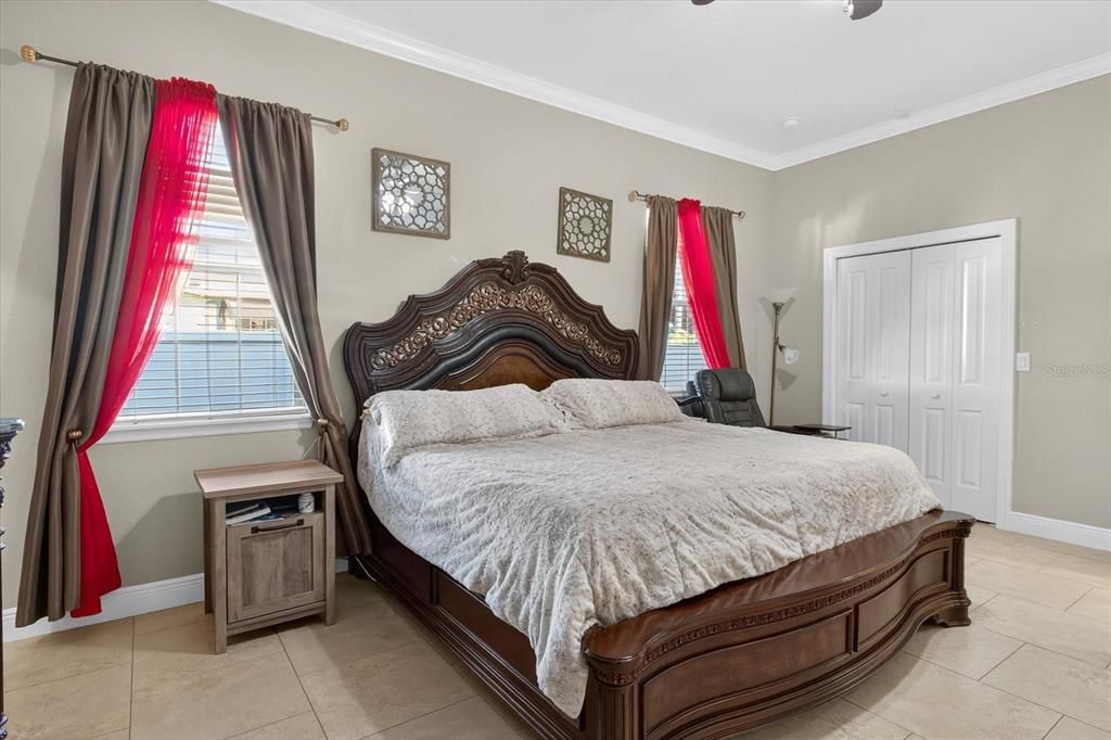 Active With Contract: $578,900 (4 beds, 2 baths, 2217 Square Feet)