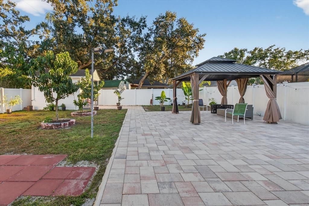 Active With Contract: $578,900 (4 beds, 2 baths, 2217 Square Feet)