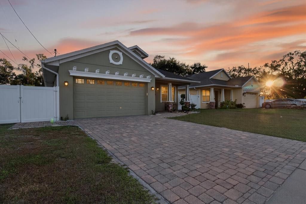 Active With Contract: $578,900 (4 beds, 2 baths, 2217 Square Feet)