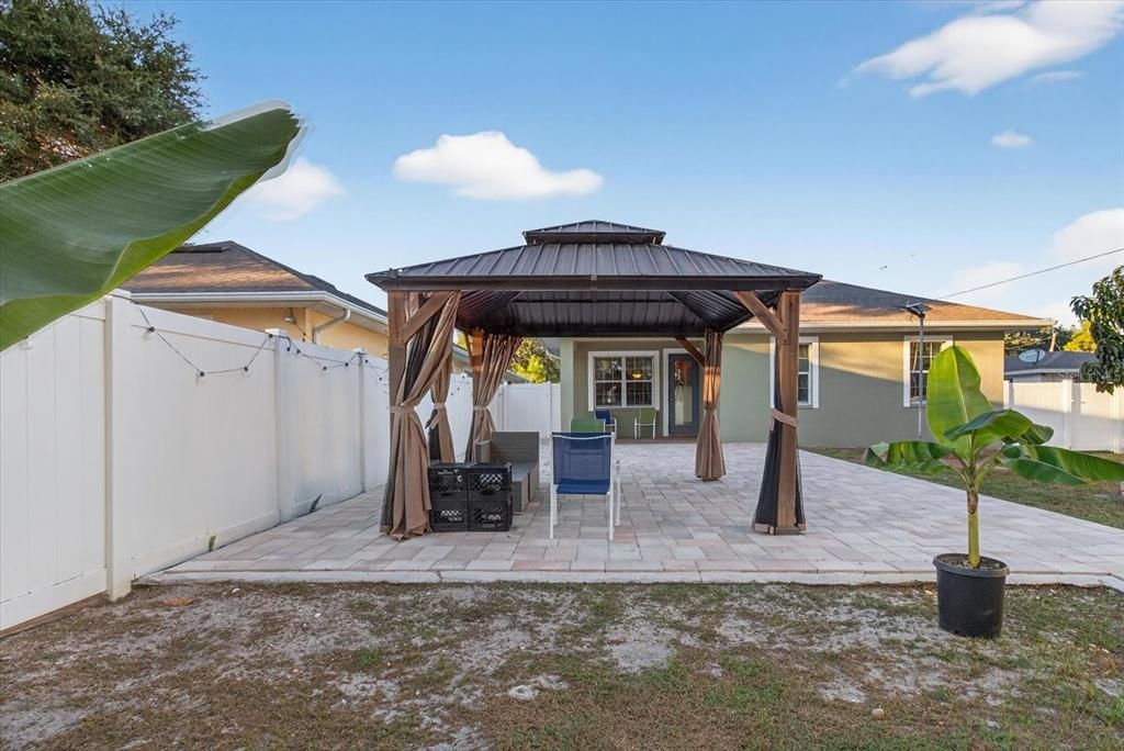 Active With Contract: $578,900 (4 beds, 2 baths, 2217 Square Feet)