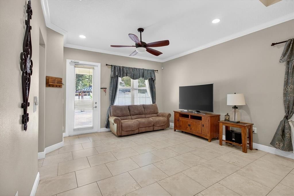 Active With Contract: $578,900 (4 beds, 2 baths, 2217 Square Feet)