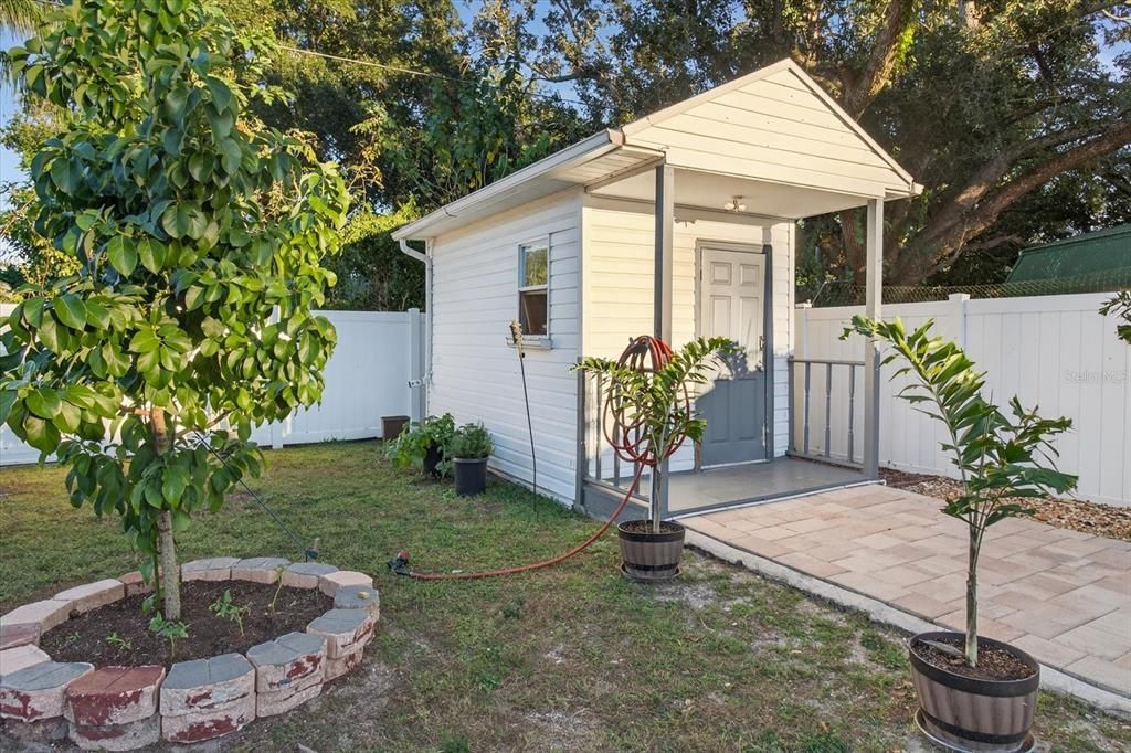 Active With Contract: $578,900 (4 beds, 2 baths, 2217 Square Feet)