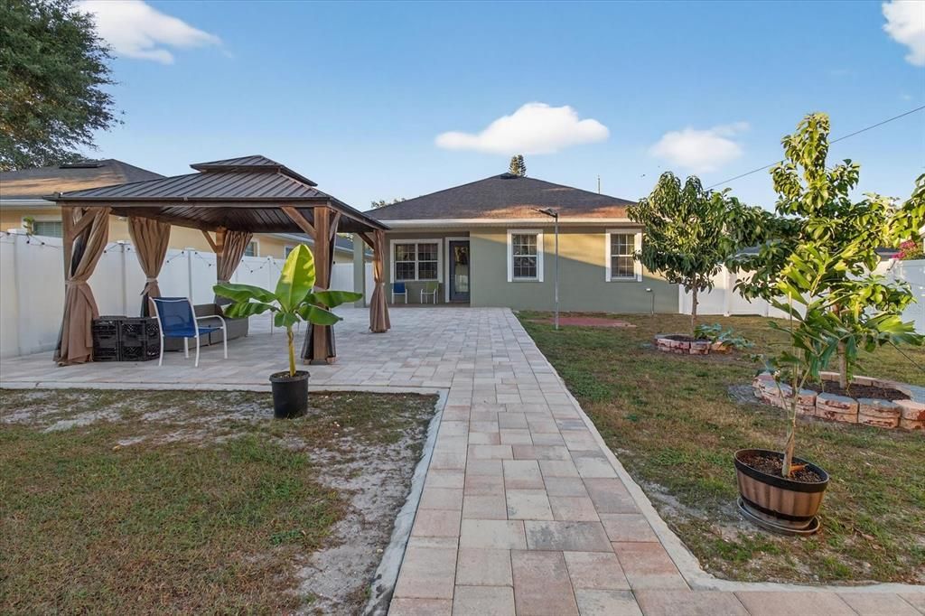 Active With Contract: $578,900 (4 beds, 2 baths, 2217 Square Feet)