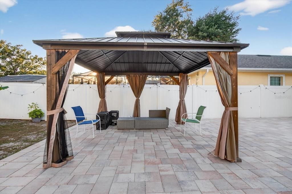 Active With Contract: $578,900 (4 beds, 2 baths, 2217 Square Feet)