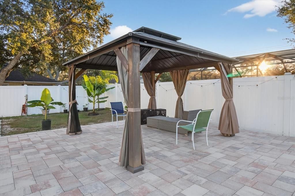 Active With Contract: $578,900 (4 beds, 2 baths, 2217 Square Feet)