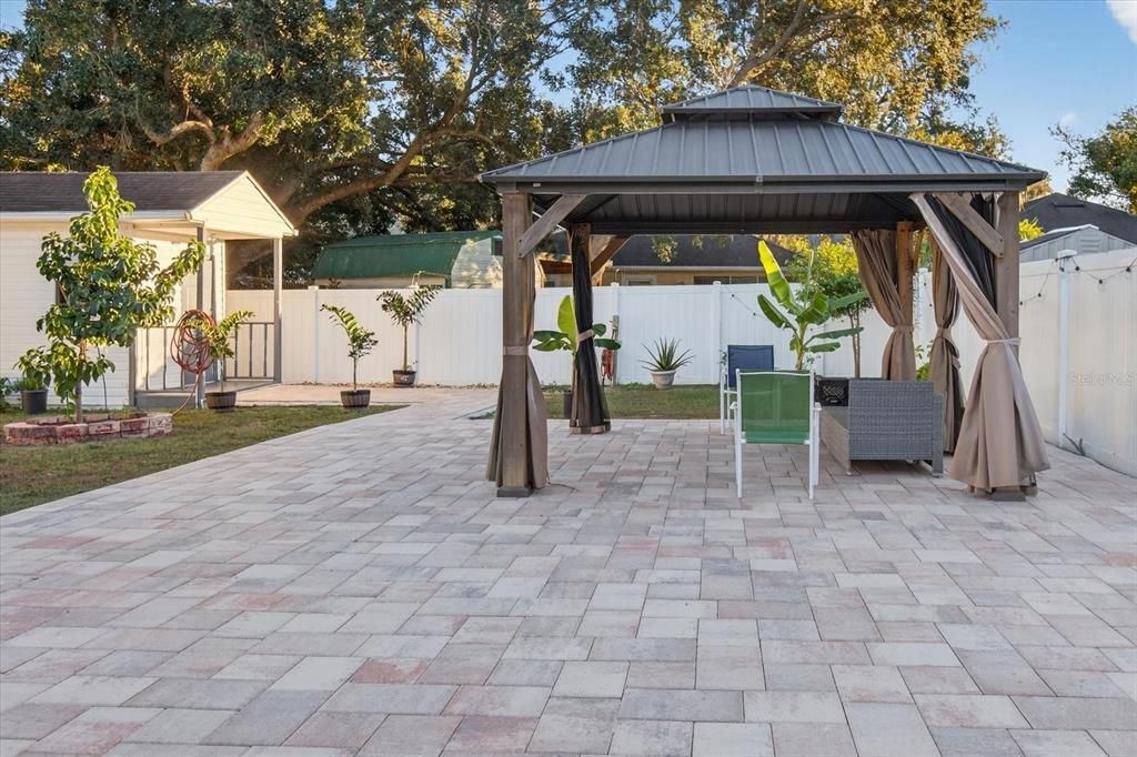 Active With Contract: $578,900 (4 beds, 2 baths, 2217 Square Feet)