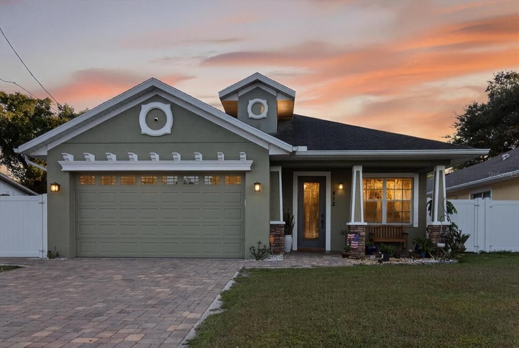 Active With Contract: $578,900 (4 beds, 2 baths, 2217 Square Feet)