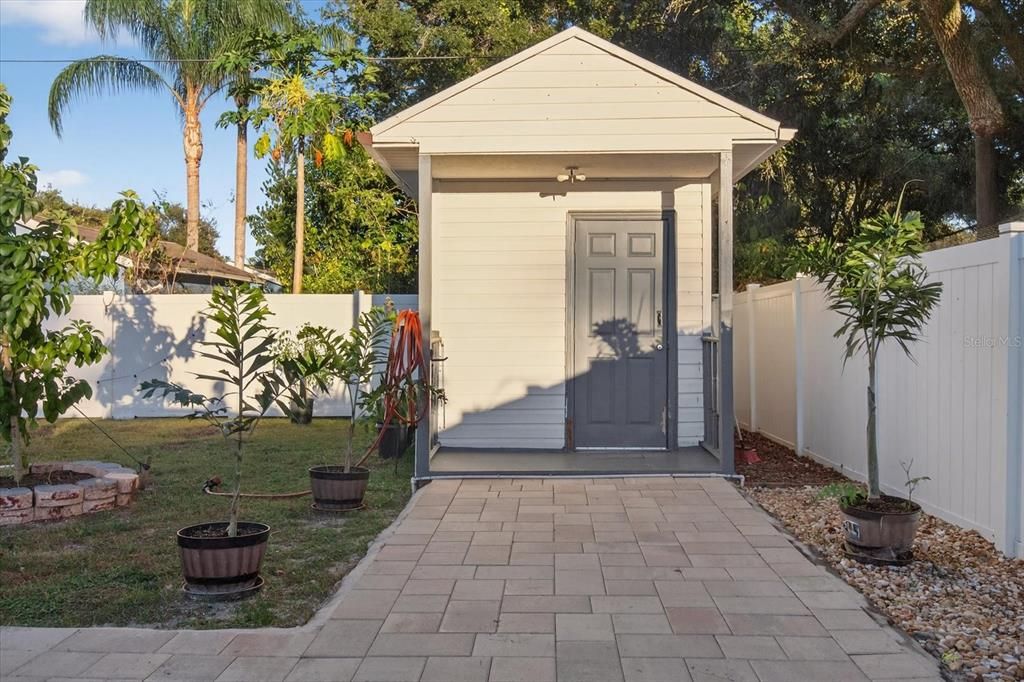 Active With Contract: $578,900 (4 beds, 2 baths, 2217 Square Feet)