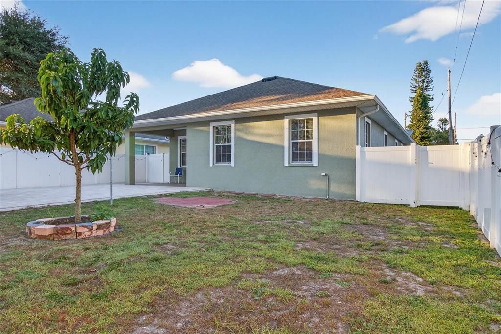 Active With Contract: $578,900 (4 beds, 2 baths, 2217 Square Feet)