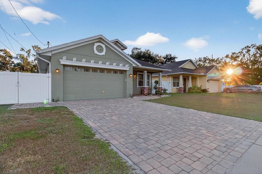 Active With Contract: $578,900 (4 beds, 2 baths, 2217 Square Feet)