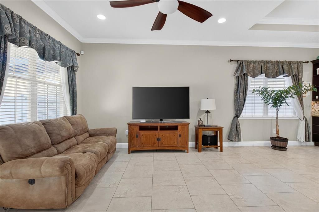 Active With Contract: $578,900 (4 beds, 2 baths, 2217 Square Feet)