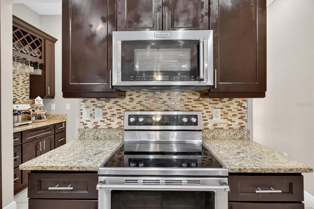 Active With Contract: $578,900 (4 beds, 2 baths, 2217 Square Feet)