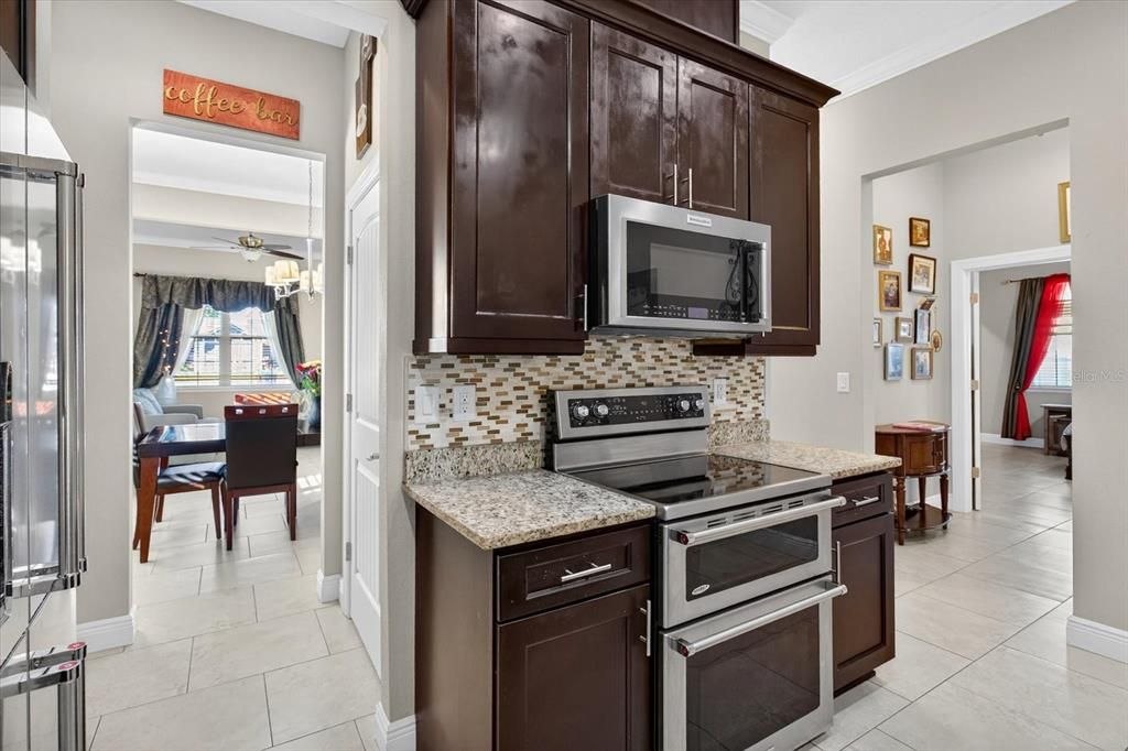 Active With Contract: $578,900 (4 beds, 2 baths, 2217 Square Feet)