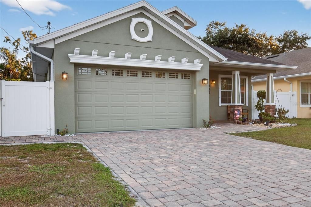 Active With Contract: $578,900 (4 beds, 2 baths, 2217 Square Feet)