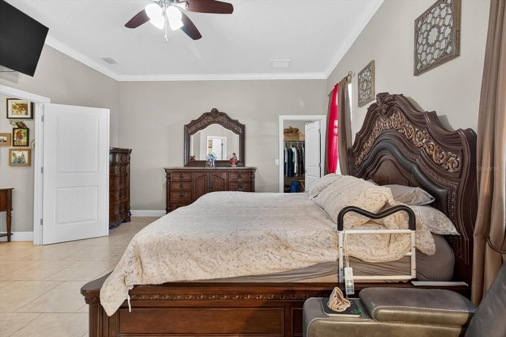 Active With Contract: $578,900 (4 beds, 2 baths, 2217 Square Feet)