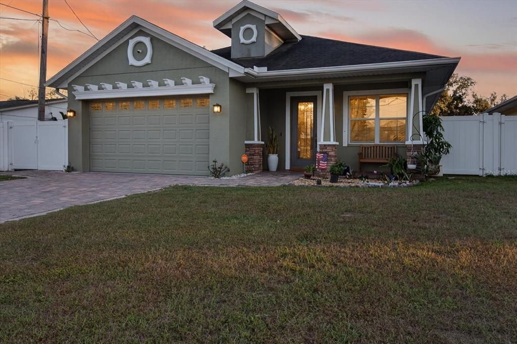 Active With Contract: $578,900 (4 beds, 2 baths, 2217 Square Feet)