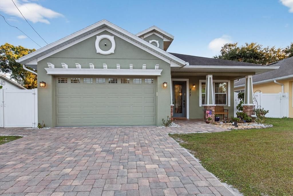 Active With Contract: $578,900 (4 beds, 2 baths, 2217 Square Feet)