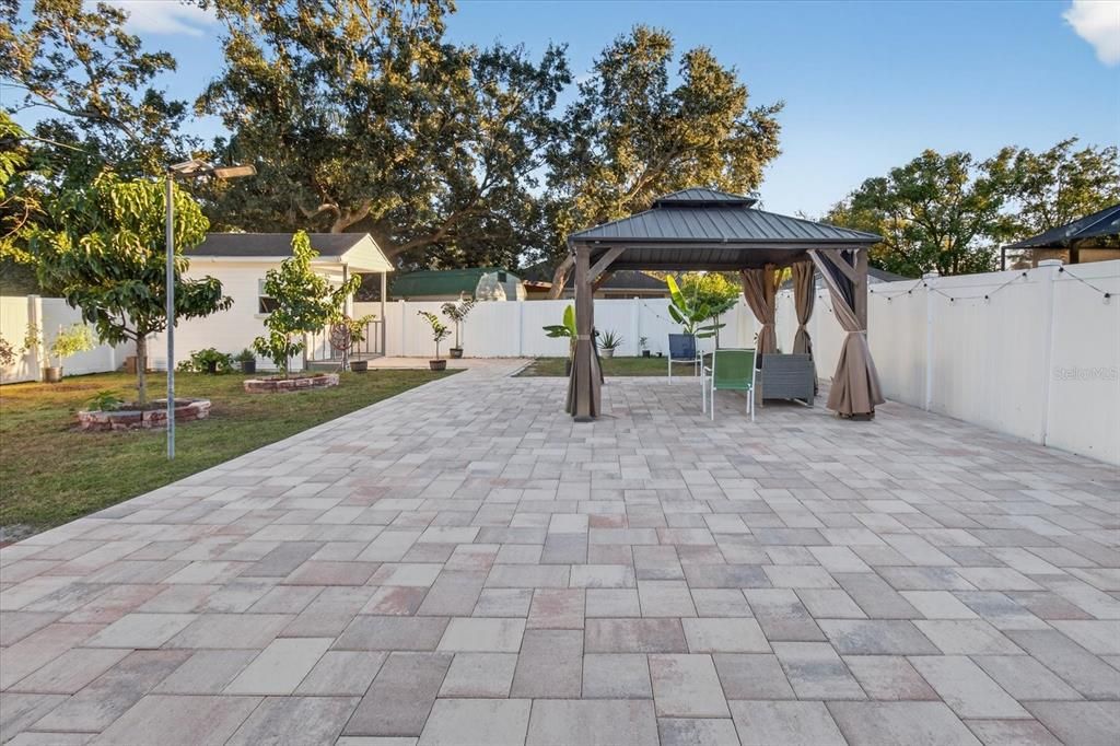 Active With Contract: $578,900 (4 beds, 2 baths, 2217 Square Feet)