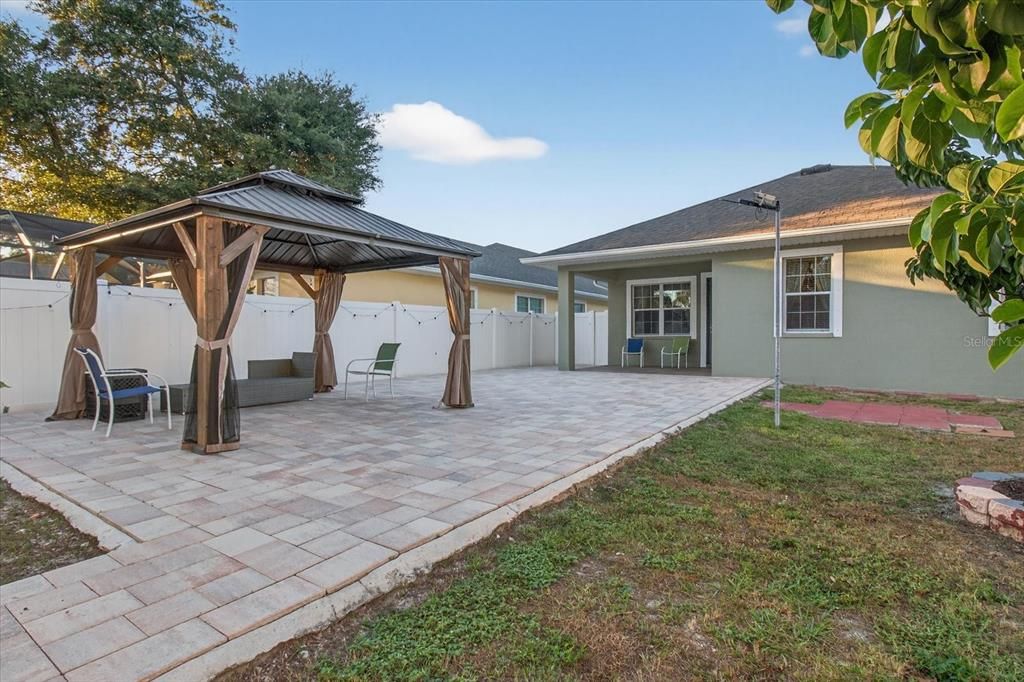 Active With Contract: $578,900 (4 beds, 2 baths, 2217 Square Feet)