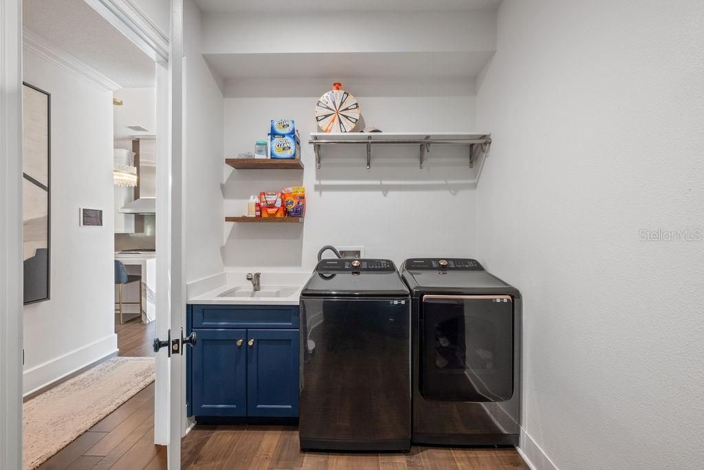 For Sale: $5,250,000 (5 beds, 6 baths, 7600 Square Feet)