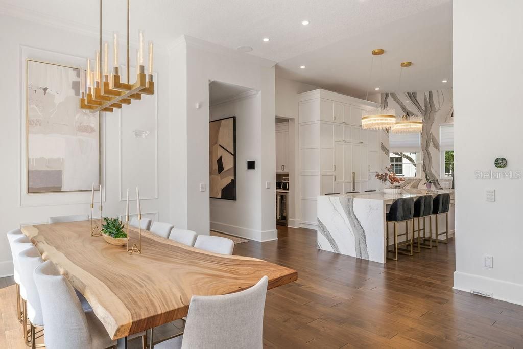 For Sale: $5,250,000 (5 beds, 6 baths, 7600 Square Feet)