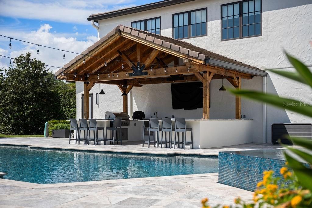 For Sale: $5,250,000 (5 beds, 6 baths, 7600 Square Feet)