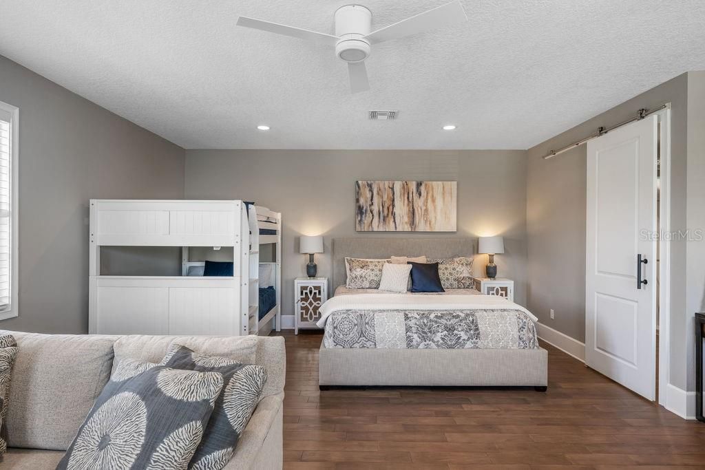 For Sale: $5,250,000 (5 beds, 6 baths, 7600 Square Feet)