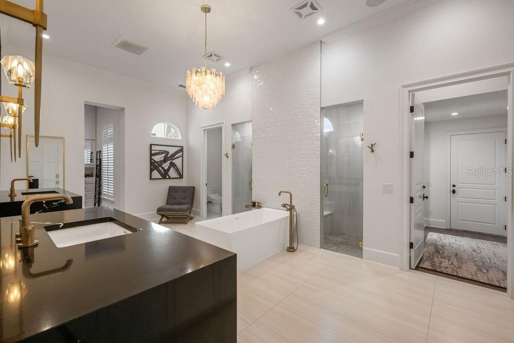 For Sale: $5,250,000 (5 beds, 6 baths, 7600 Square Feet)