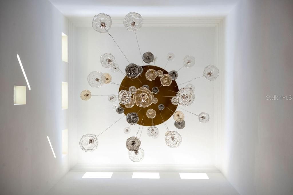 For Sale: $5,250,000 (5 beds, 6 baths, 7600 Square Feet)