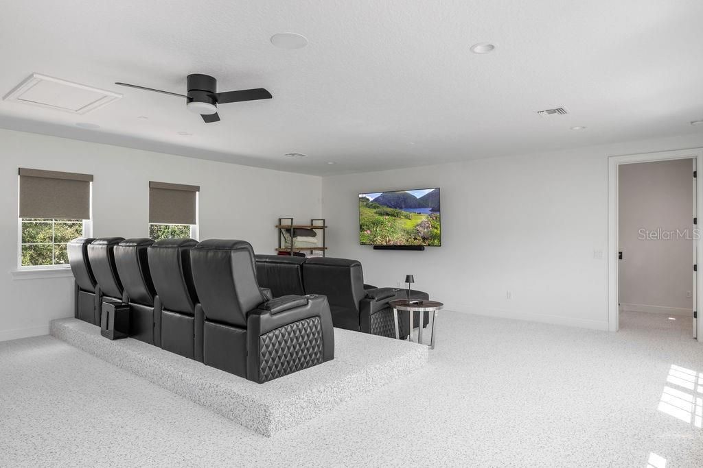 For Sale: $5,250,000 (5 beds, 6 baths, 7600 Square Feet)