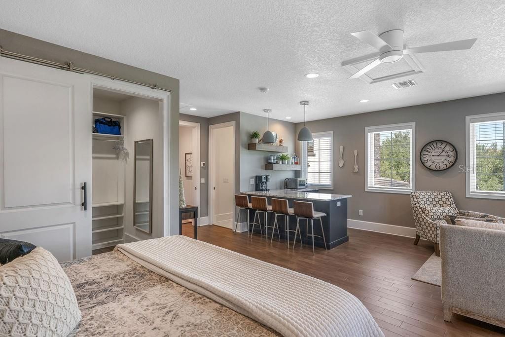 For Sale: $5,250,000 (5 beds, 6 baths, 7600 Square Feet)