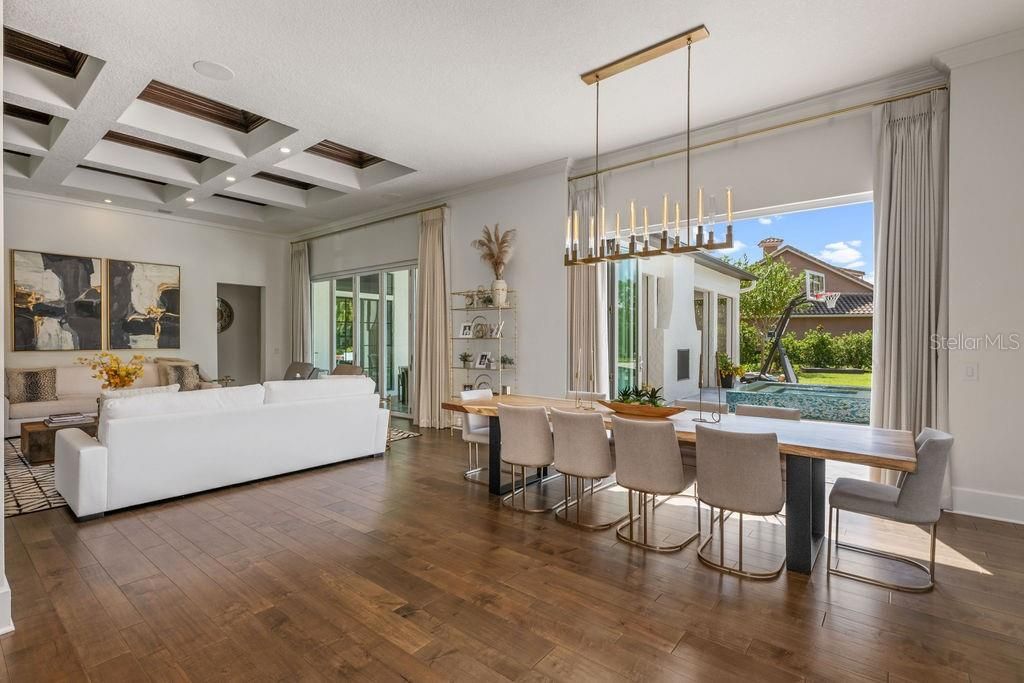 For Sale: $5,250,000 (5 beds, 6 baths, 7600 Square Feet)