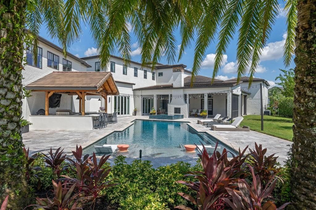 For Sale: $5,250,000 (5 beds, 6 baths, 7600 Square Feet)