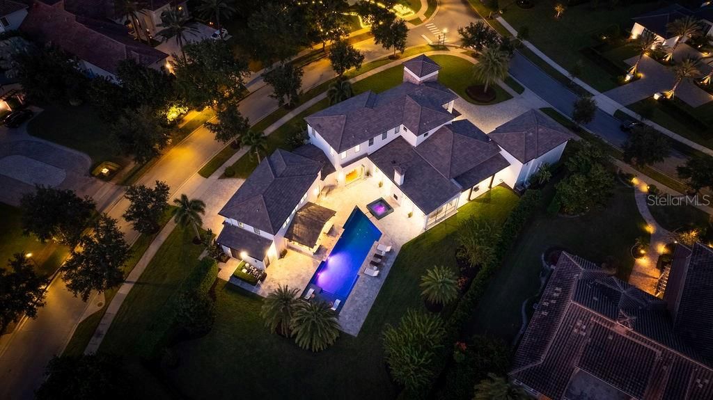 For Sale: $5,250,000 (5 beds, 6 baths, 7600 Square Feet)