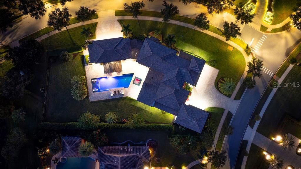 For Sale: $5,250,000 (5 beds, 6 baths, 7600 Square Feet)