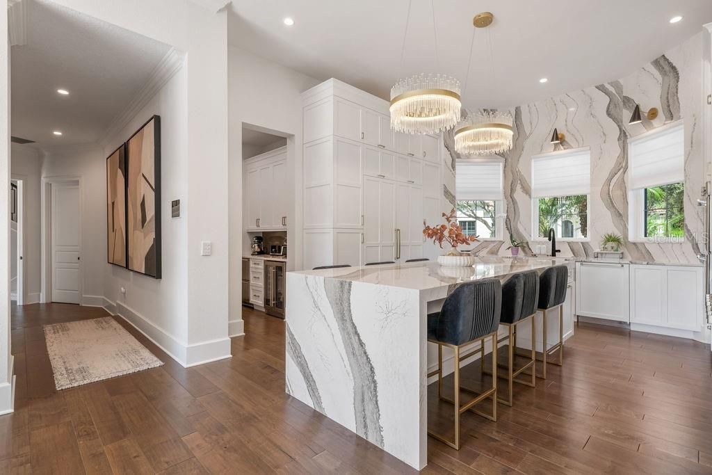 For Sale: $5,250,000 (5 beds, 6 baths, 7600 Square Feet)