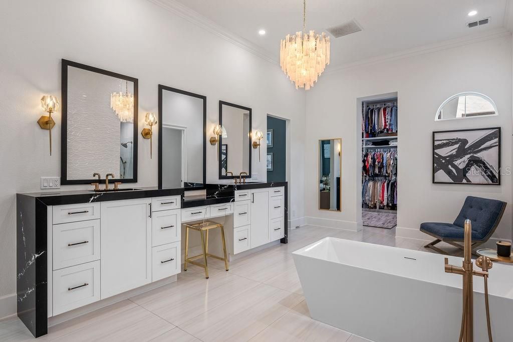 For Sale: $5,250,000 (5 beds, 6 baths, 7600 Square Feet)