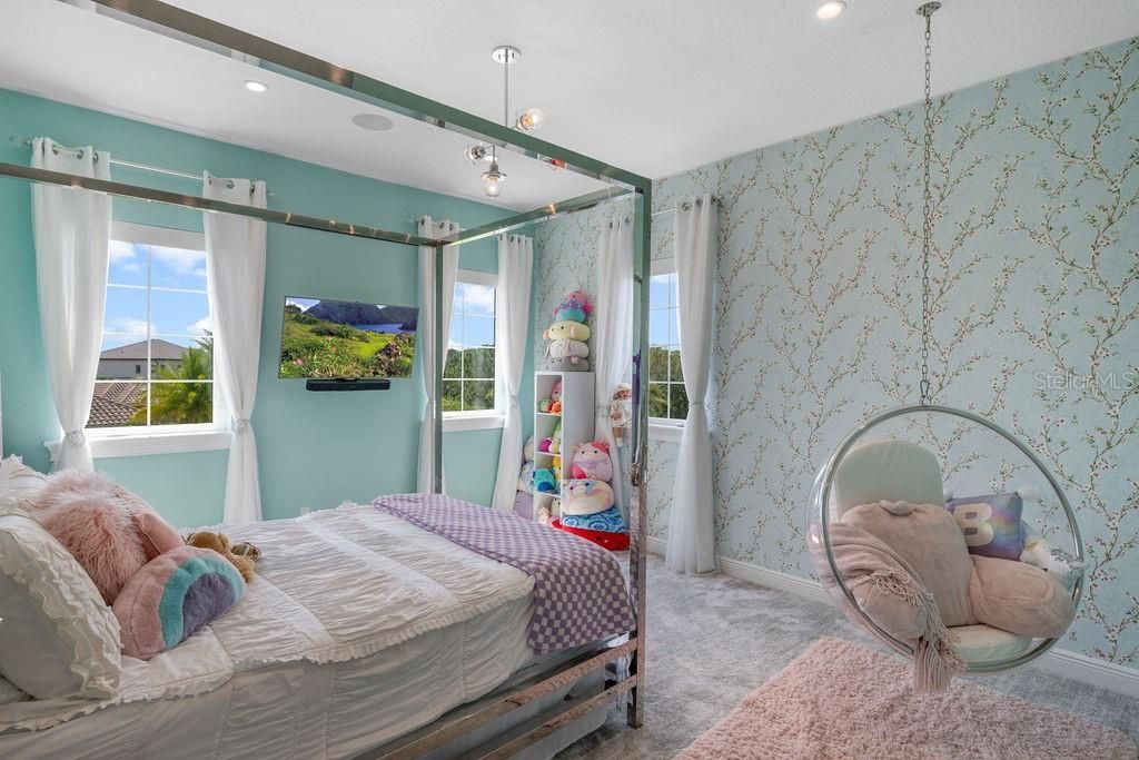 For Sale: $5,250,000 (5 beds, 6 baths, 7600 Square Feet)