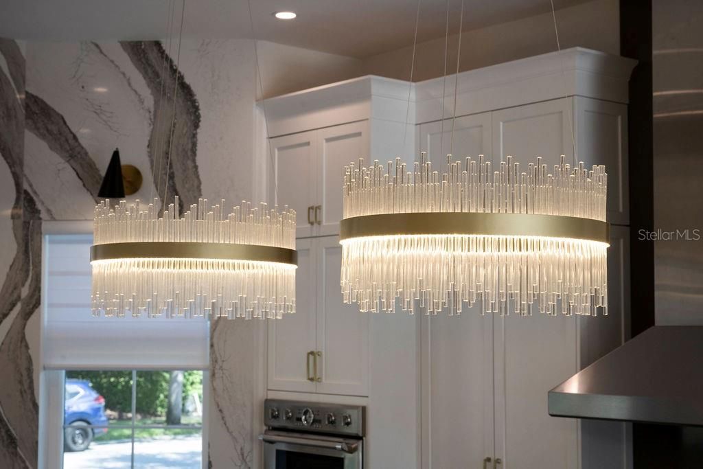 For Sale: $5,250,000 (5 beds, 6 baths, 7600 Square Feet)